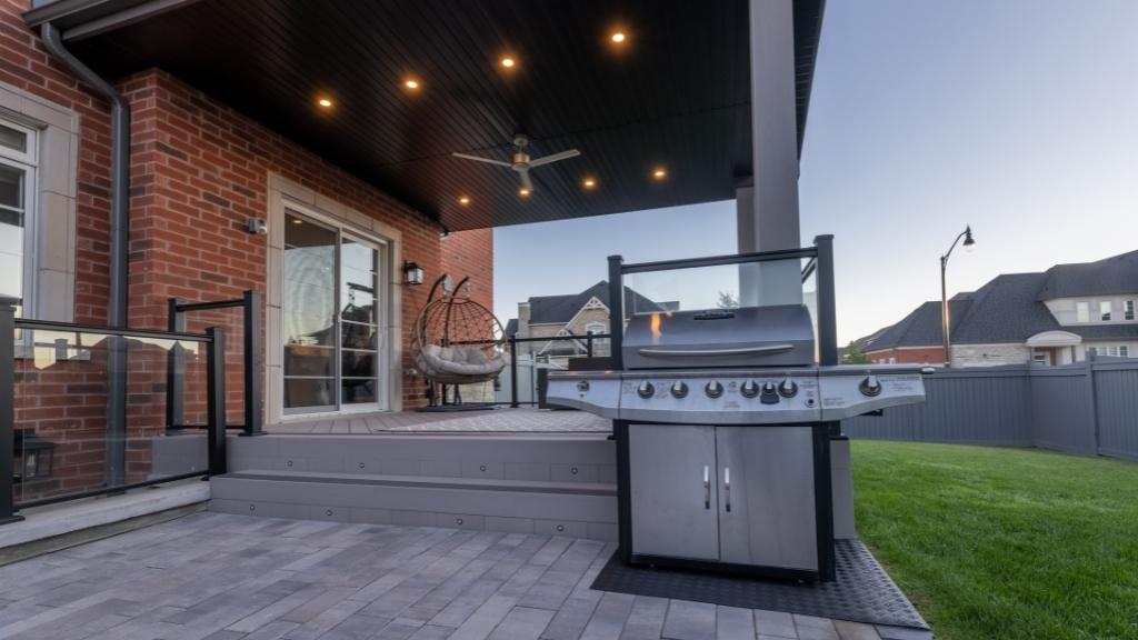 custom outdoor kitchen