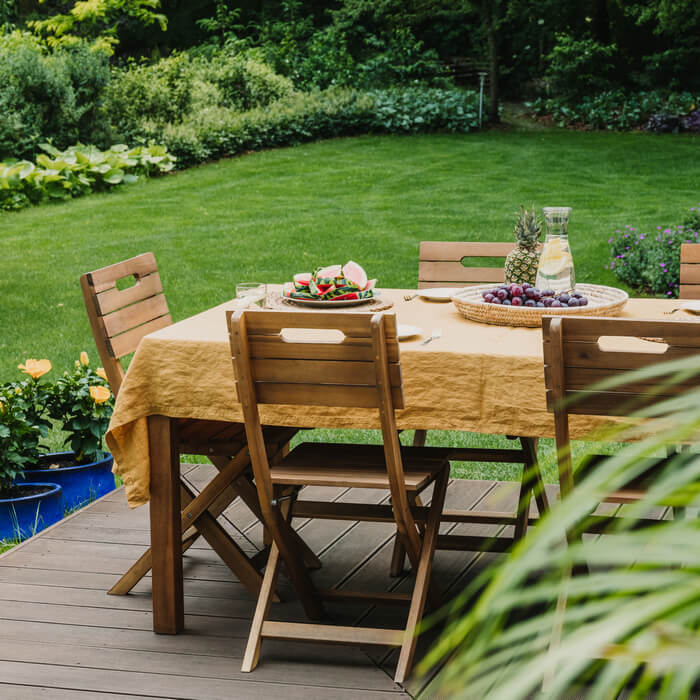 outdoor dining table